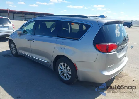 2017 Chrysler Pacifica Touring-L z USA, uszkodzony, nr VIN 2C4RC1BG4HR540225